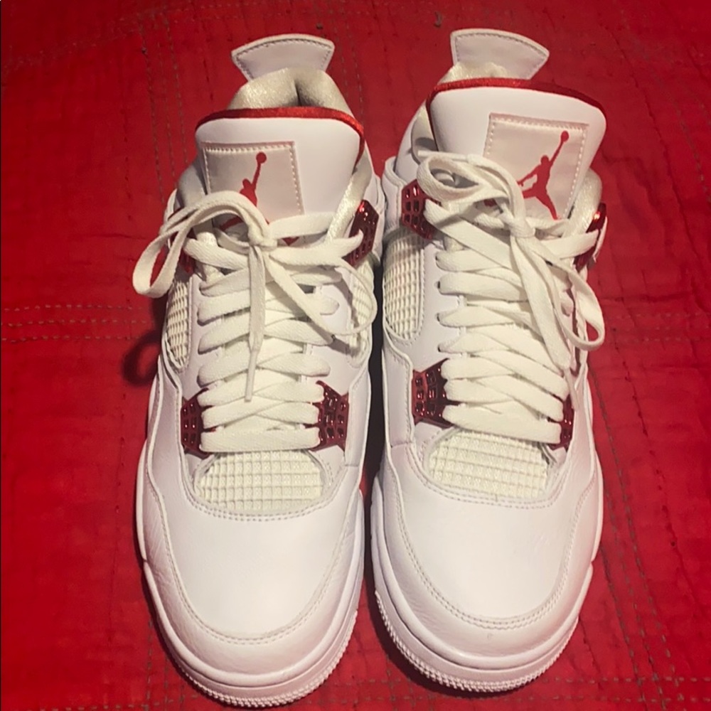 Jordan 4 'metallic red'
